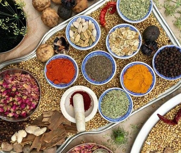 معرفی انواع گیاهان دارویی گرم کننده رحم