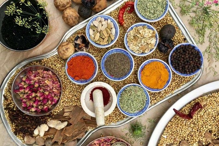 معرفی انواع گیاهان دارویی گرم کننده رحم